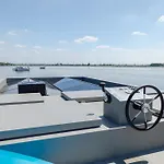 Botel Surla Houseboat Sunrise Kaag With Free Tender Boat Warmond