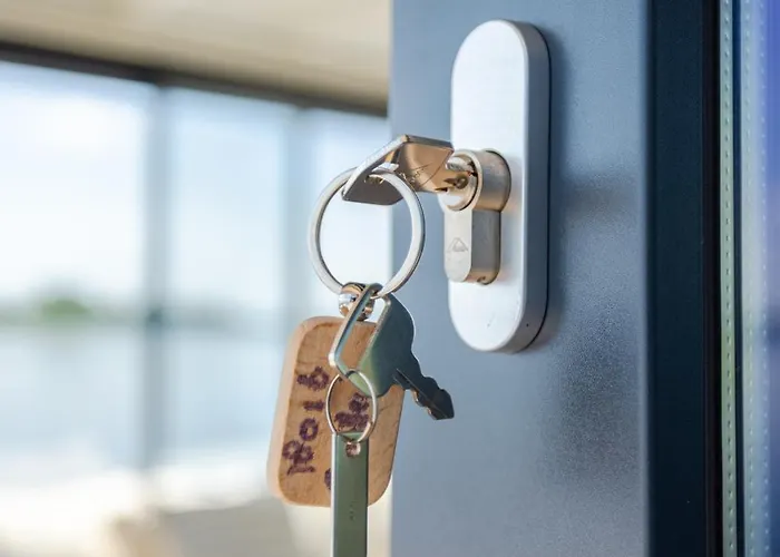 Botel Surla Houseboat 