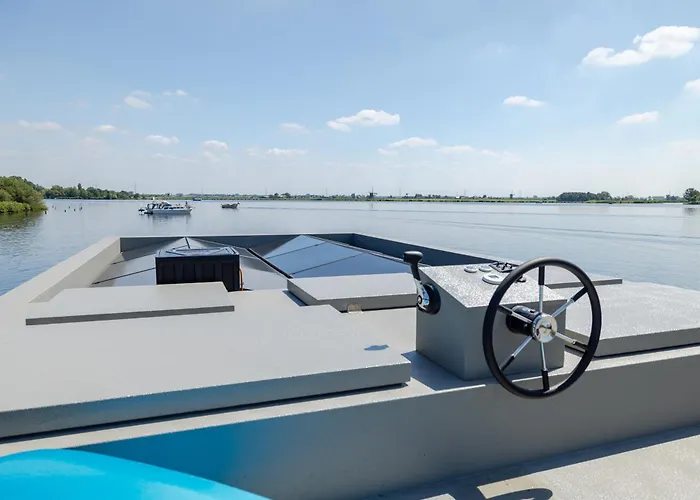 Botel Surla Houseboat 