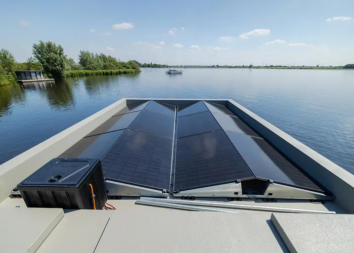 Botel Surla Houseboat 