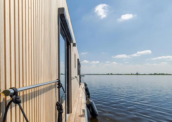 Ботель Surla Houseboat 
